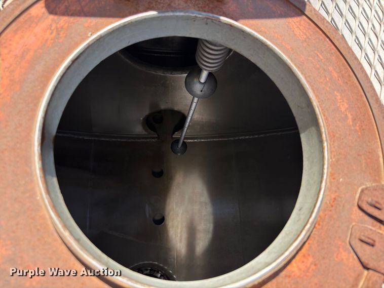 image for item FP4064 1975 Heil tank truck