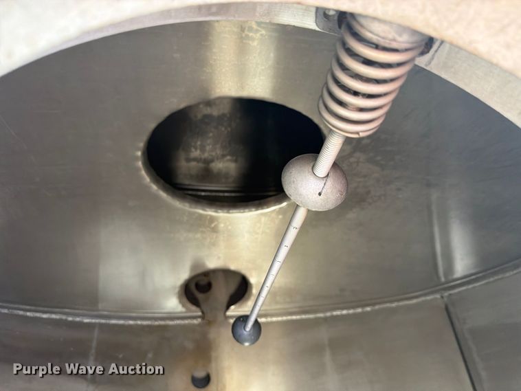 image for item FP4064 1975 Heil tank truck