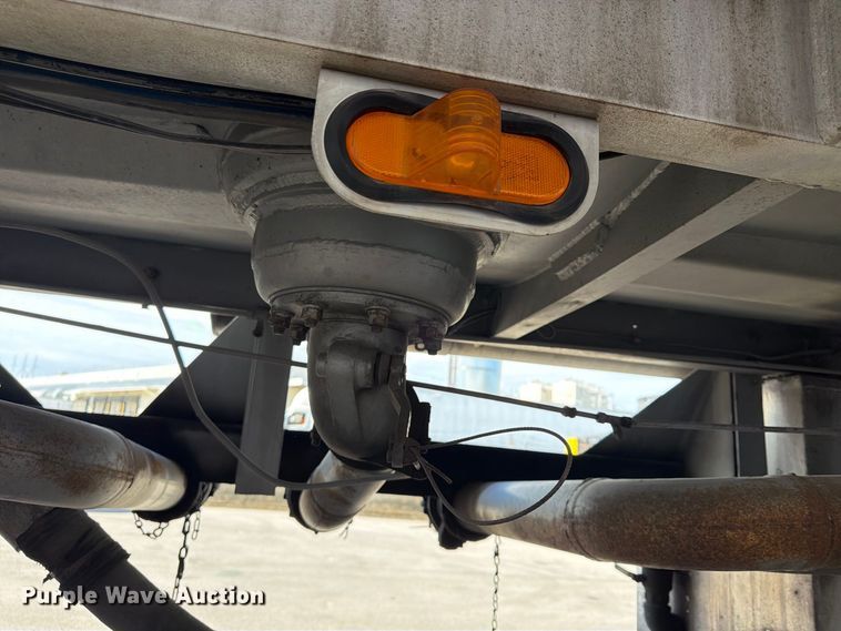 image for item FP4064 1975 Heil tank truck
