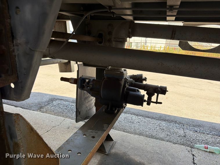image for item FP4064 1975 Heil tank truck