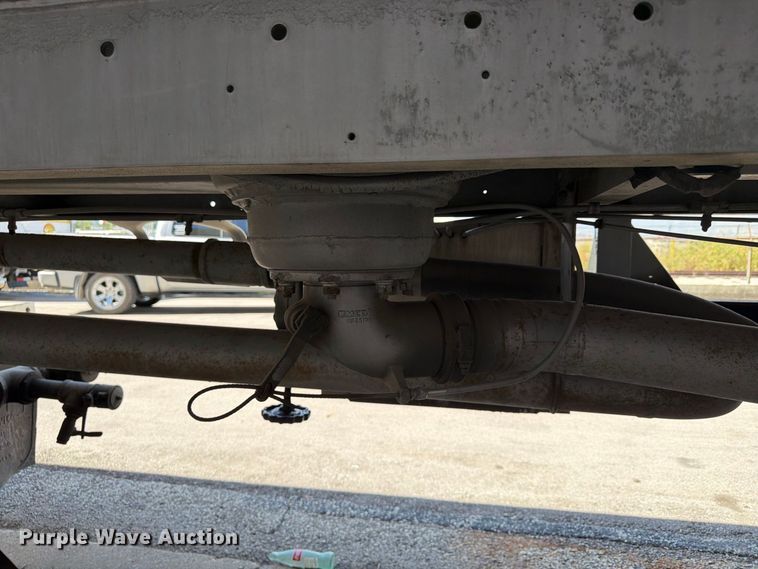 image for item FP4064 1975 Heil tank truck