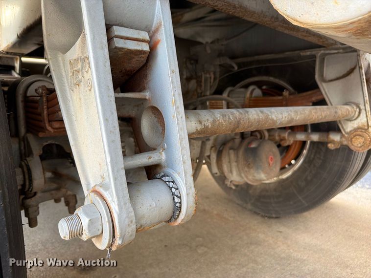 image for item FP4064 1975 Heil tank truck