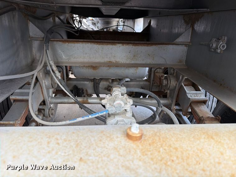 image for item FP4064 1975 Heil tank truck
