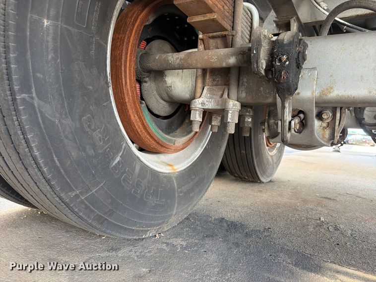 image for item FP4064 1975 Heil tank truck