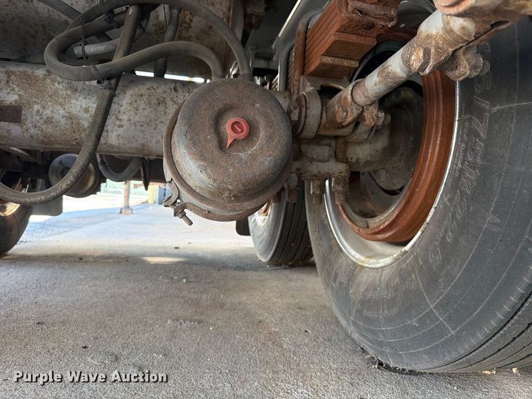 image for item FP4064 1975 Heil tank truck