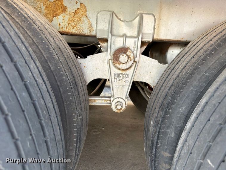 image for item FP4064 1975 Heil tank truck