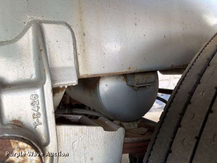 image for item FP4064 1975 Heil tank truck