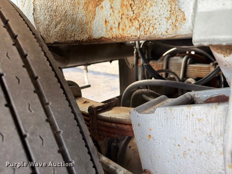 image for item FP4064 1975 Heil tank truck