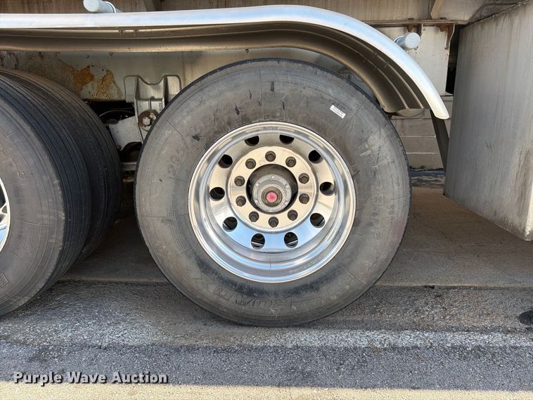 image for item FP4064 1975 Heil tank truck