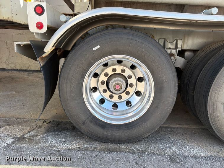 image for item FP4064 1975 Heil tank truck