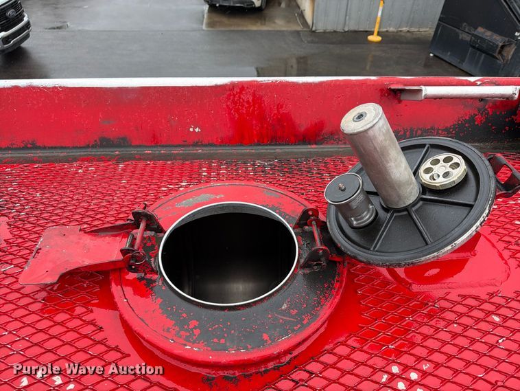 image for item FP4072 2009 Peterbilt 335 fuel truck
