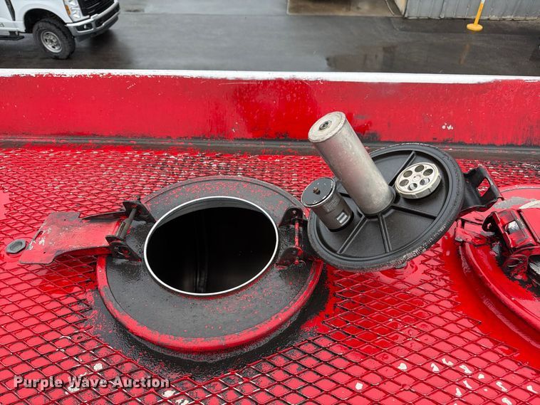 image for item FP4072 2009 Peterbilt 335 fuel truck