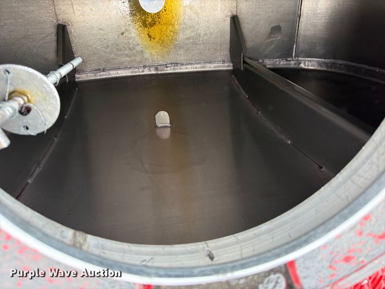 image for item FP4072 2009 Peterbilt 335 fuel truck