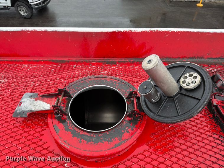 image for item FP4072 2009 Peterbilt 335 fuel truck
