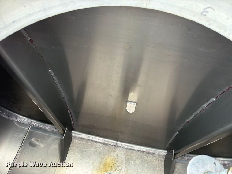 image for item FP4072 2009 Peterbilt 335 fuel truck