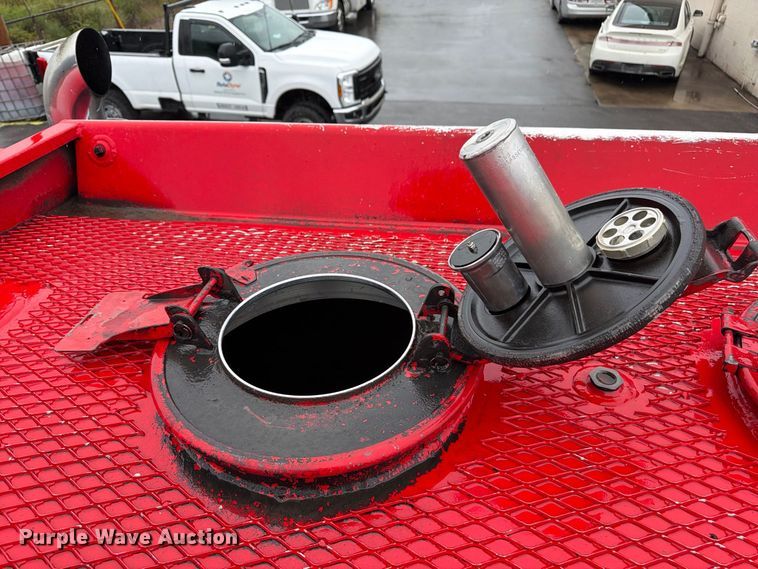 image for item FP4072 2009 Peterbilt 335 fuel truck