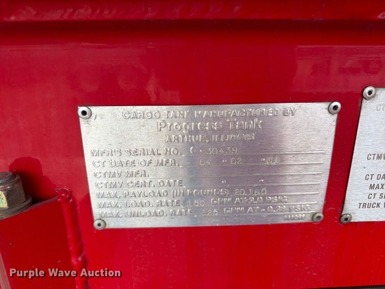 image for item FP4072 2009 Peterbilt 335 fuel truck