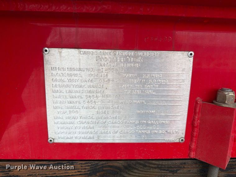 image for item FP4072 2009 Peterbilt 335 fuel truck
