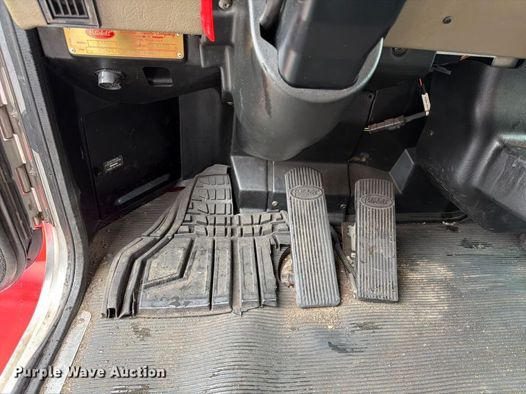 image for item FP4072 2009 Peterbilt 335 fuel truck