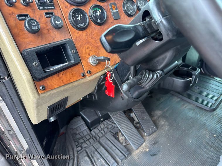 image for item FP4072 2009 Peterbilt 335 fuel truck