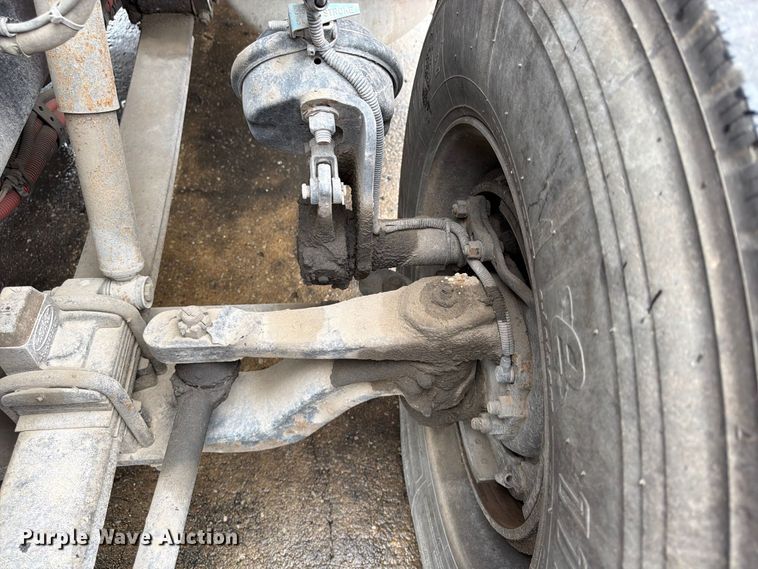 image for item FP4072 2009 Peterbilt 335 fuel truck