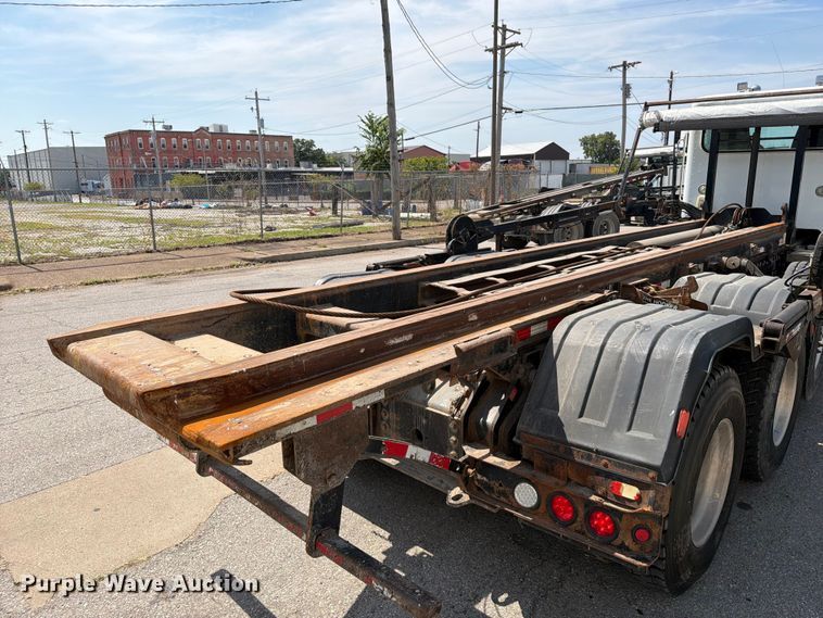 image for item FT6124 2017 Peterbilt 348 roll-off container truck