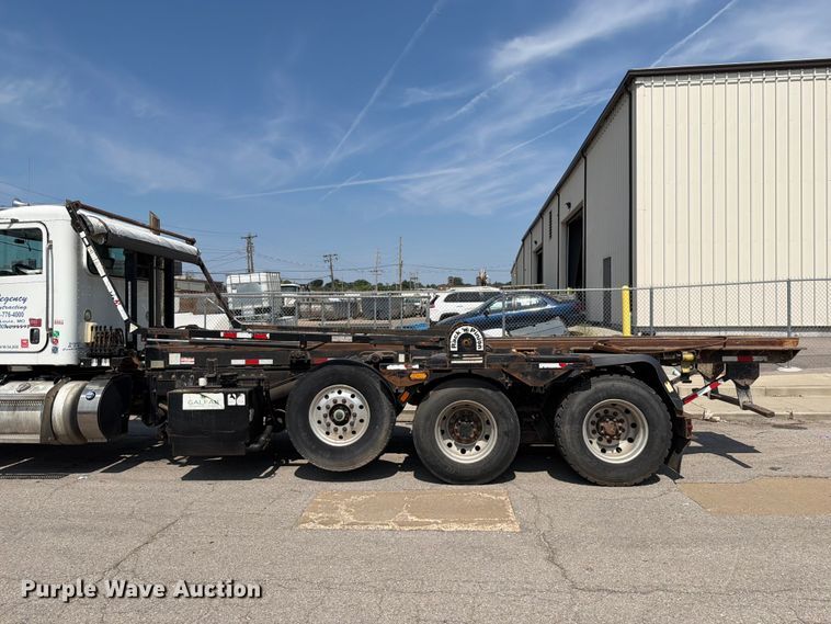 image for item FT6124 2017 Peterbilt 348 roll-off container truck