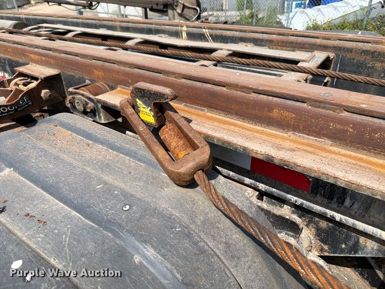 image for item FT6124 2017 Peterbilt 348 roll-off container truck