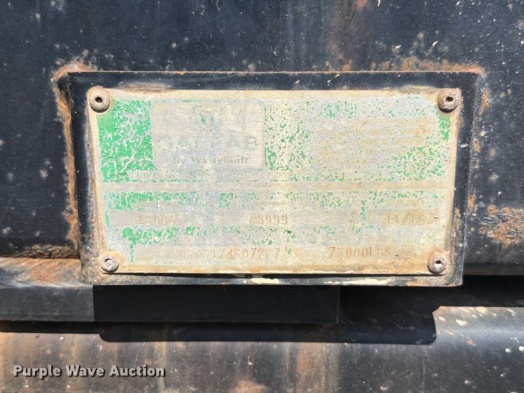 image for item FT6124 2017 Peterbilt 348 roll-off container truck
