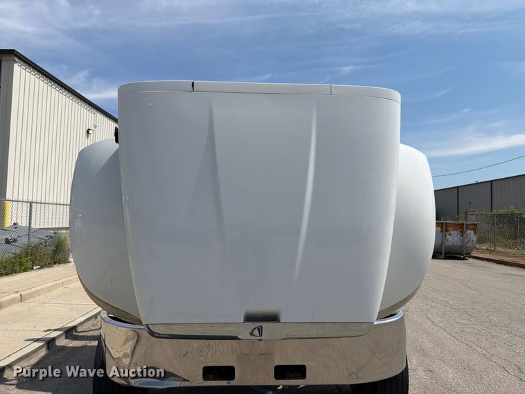 image for item FT6124 2017 Peterbilt 348 roll-off container truck