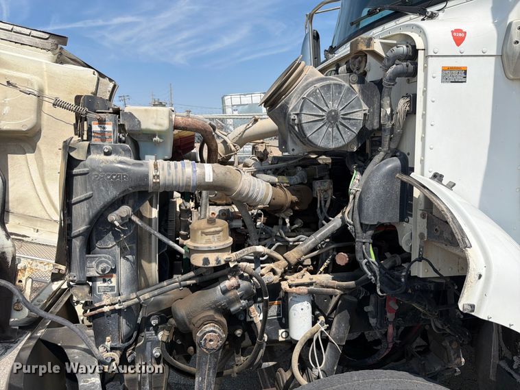 image for item FT6124 2017 Peterbilt 348 roll-off container truck