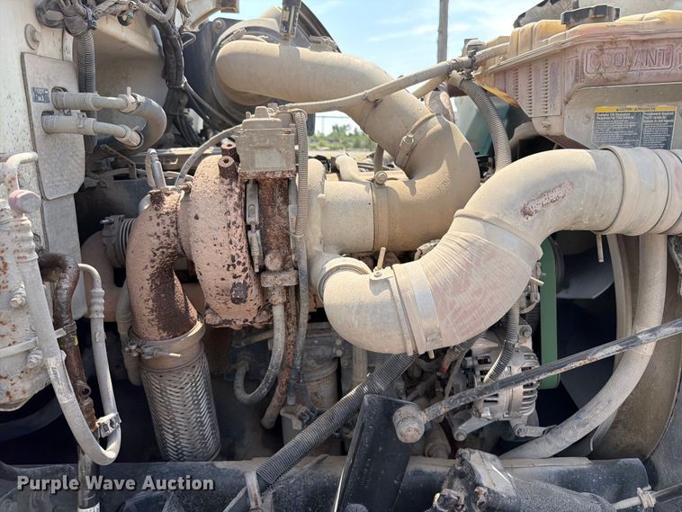 image for item FT6124 2017 Peterbilt 348 roll-off container truck