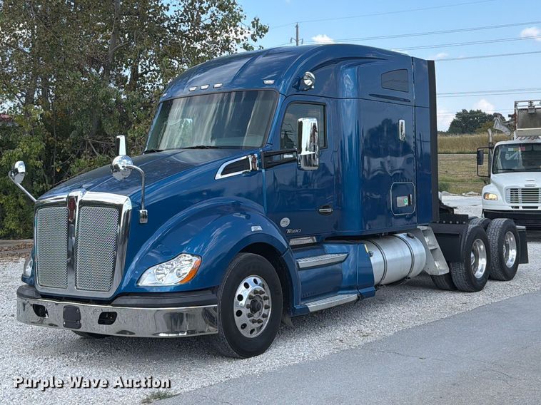 image for item FT6356 2019 Kenworth T680 semi truck