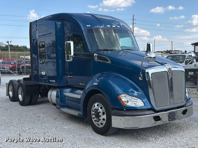 image for item FT6356 2019 Kenworth T680 semi truck