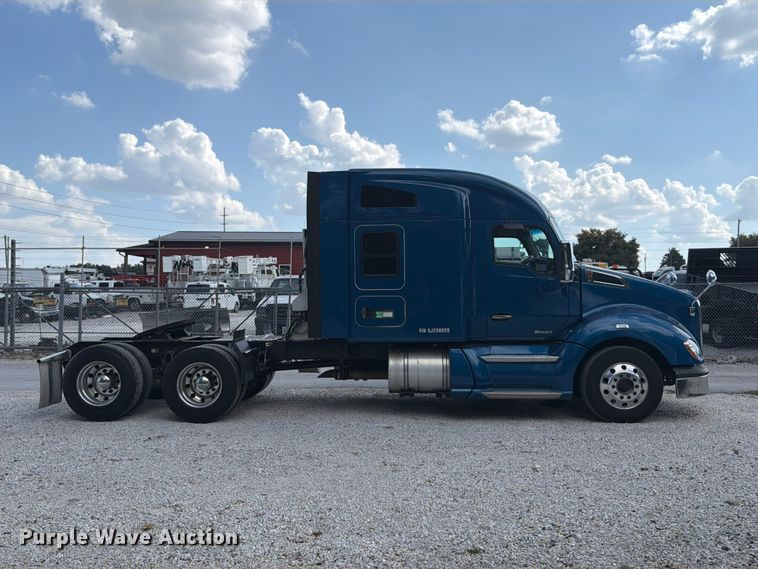 image for item FT6356 2019 Kenworth T680 semi truck