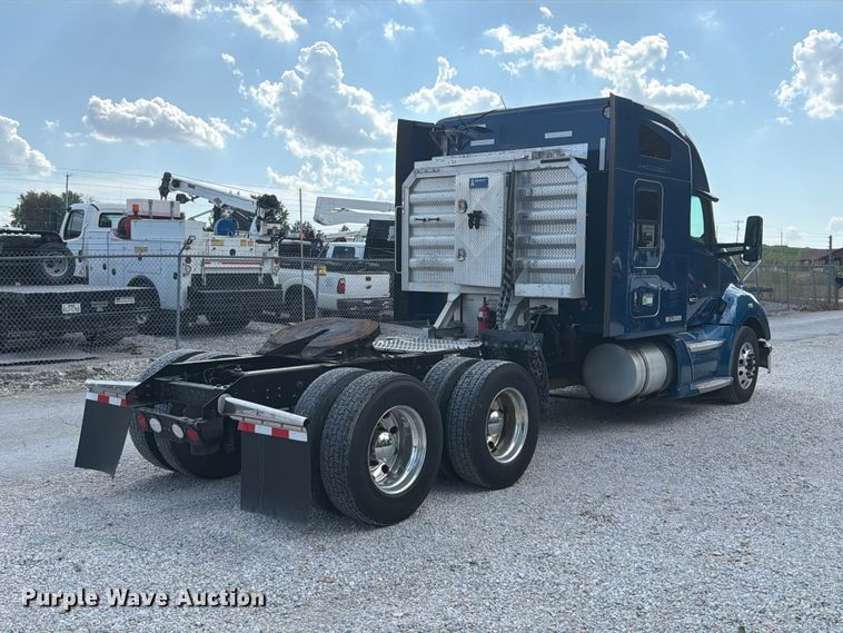 image for item FT6356 2019 Kenworth T680 semi truck
