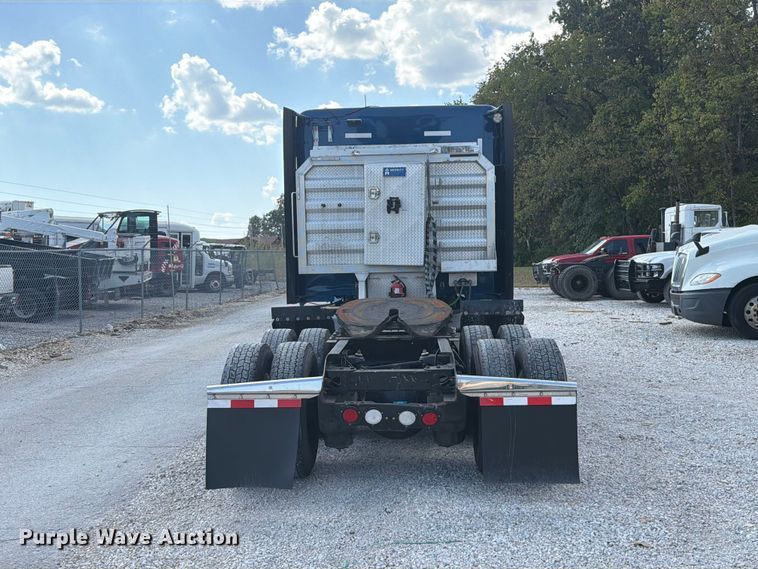 image for item FT6356 2019 Kenworth T680 semi truck