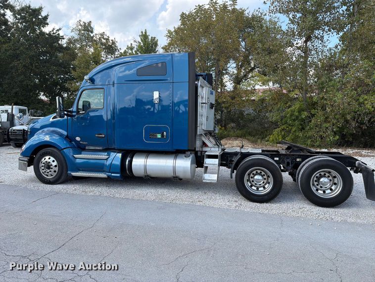 image for item FT6356 2019 Kenworth T680 semi truck