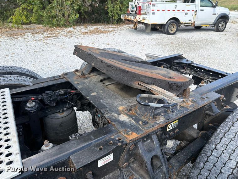 image for item FT6356 2019 Kenworth T680 semi truck