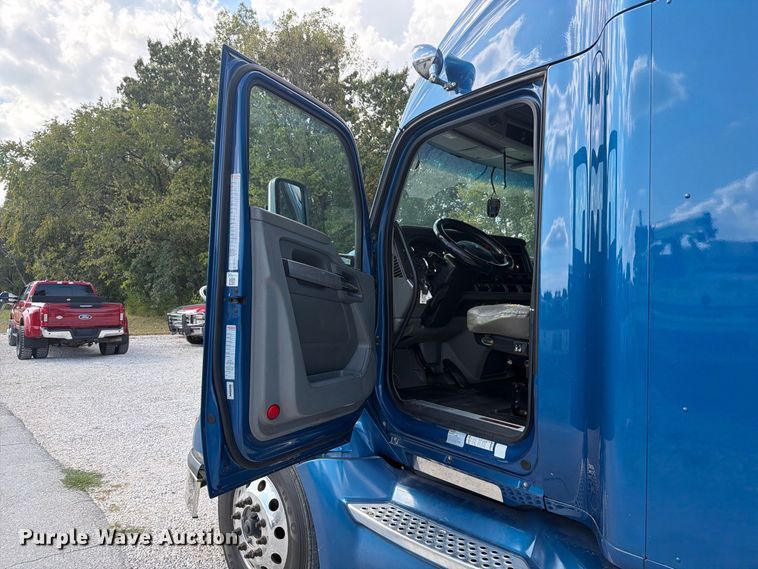 image for item FT6356 2019 Kenworth T680 semi truck