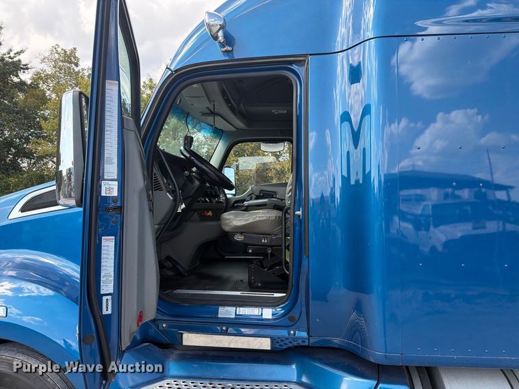 image for item FT6356 2019 Kenworth T680 semi truck