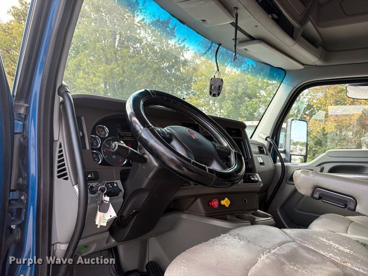 image for item FT6356 2019 Kenworth T680 semi truck
