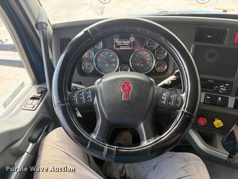 image for item FT6356 2019 Kenworth T680 semi truck