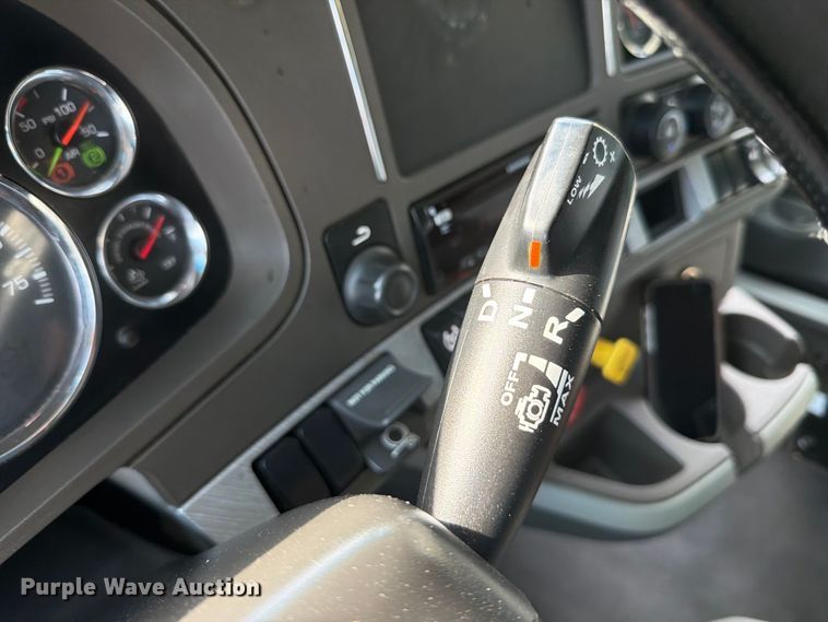image for item FT6356 2019 Kenworth T680 semi truck