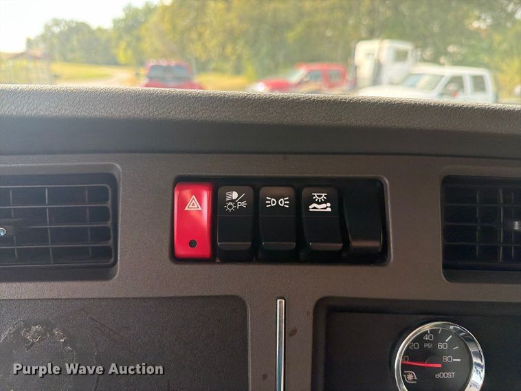 image for item FT6356 2019 Kenworth T680 semi truck