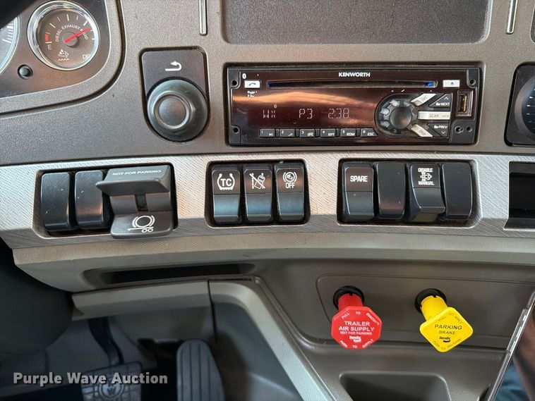 image for item FT6356 2019 Kenworth T680 semi truck