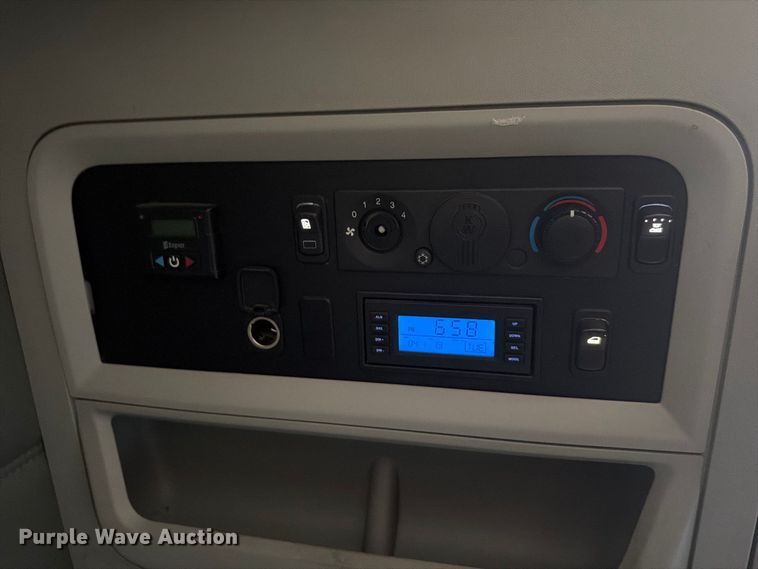 image for item FT6356 2019 Kenworth T680 semi truck