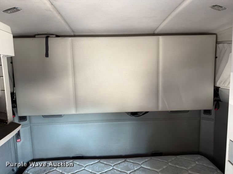 image for item FT6356 2019 Kenworth T680 semi truck
