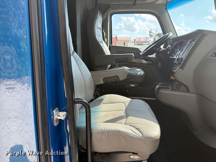 image for item FT6356 2019 Kenworth T680 semi truck