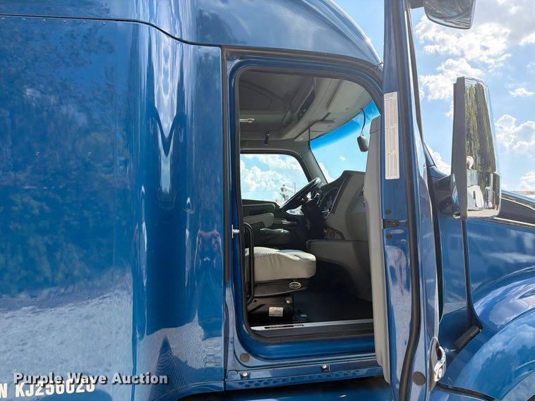image for item FT6356 2019 Kenworth T680 semi truck